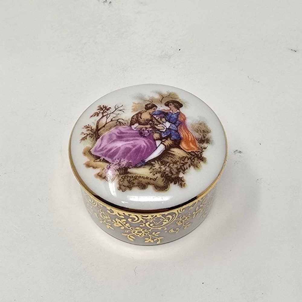 Vtg Limoges France porcelain trinket pill box courting couple 22K gold trim